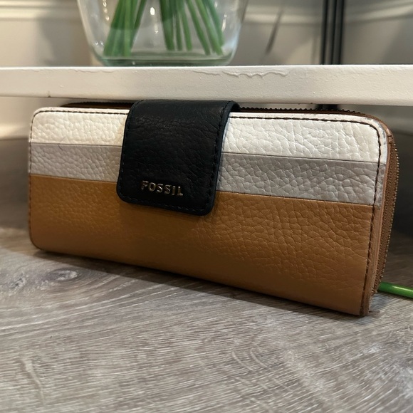 🤎🤎Fossil Leather Clutch Tab Wallet - Grey, Brown, and White 🤎🤎 - Picture 1 of 16